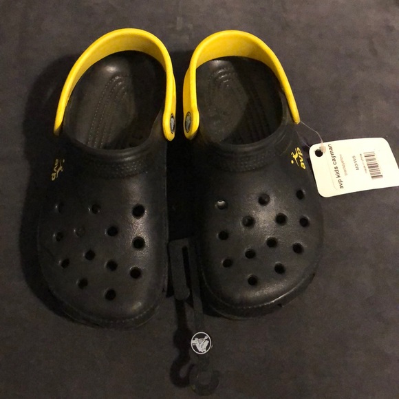 yellow crocs size 5
